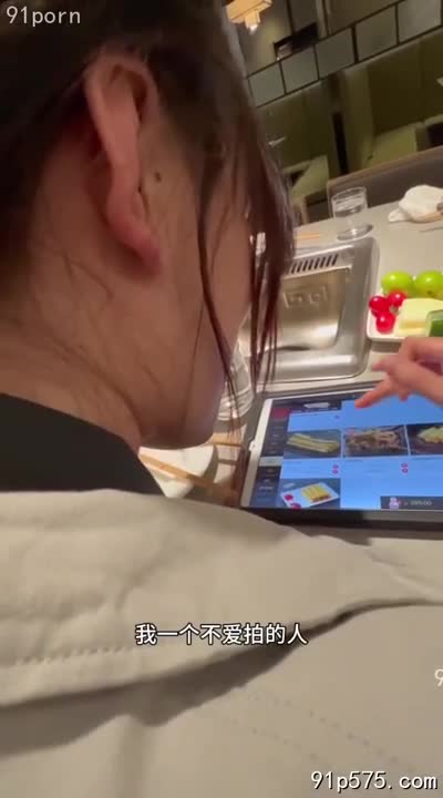 骚浪的母狗，水都流下来了？想男人了？快把你的骚穴张开，让我狠狠地插进去，射爆你的骚逼！#淫荡 #饥渴 #性欲