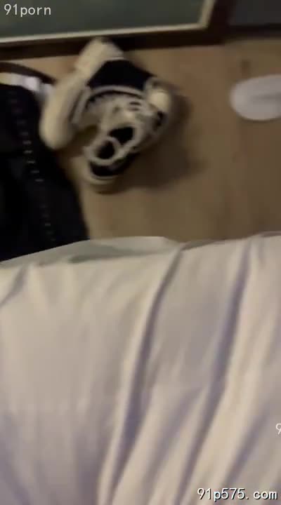 快停下！我的骚穴快要爆炸了，一股热流即将喷涌而出！ 该死的，男朋友的电话！ 这该死的快感，让我恨不得立刻投入他的怀抱！#高潮 #男朋友来电 #情欲