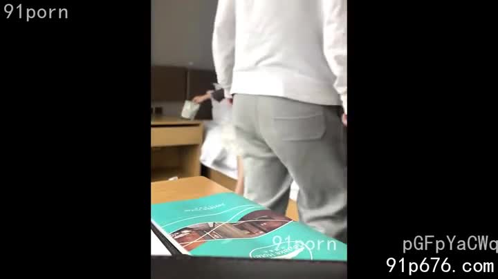 一个月不见，她穿着性感蕾丝睡衣，饱满的巨乳呼之欲出，娇喘连连地扑进我的怀里。 那双淫荡的媚眼，勾得我恨不得立刻将她压在身下，狠狠地占有她那骚穴。#异地恋 #合体 #性爱同人音声|ASMR集合