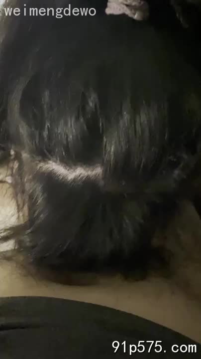 坦克的轰鸣声渐渐消逝，取而代之的是粗重的喘息。她跪伏着，贪婪地吞吐着滚烫的肉棒，淫水肆意流淌。高潮到来时，她颤抖着，张开双腿，迎来那灼热的射精。#颜射 #口交 #坦克AIBox新增特效-女仆+项圈特效-上传照片一键生成