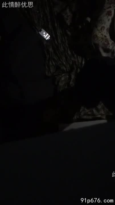 纹身姐姐，丰满的奶子在夜色中若隐若现，与小宠物缠绵，我则在一旁，目睹一切春色。 #SM #纹身女郎 #偷窥AIBox新增特效-浴室场景-上传照片一键生成