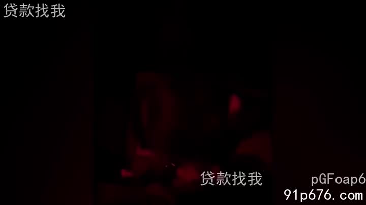 娇喘连连，我的Boss，正抚摸着我的奶子，狗狗好奇地嗅着Boss的硕大肉棒。#熟女 #调教 #犬系