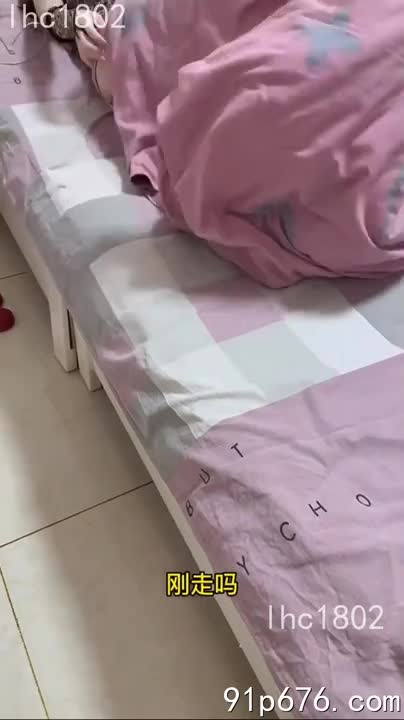 肥臀高翘，任情夫肆意驰骋，销魂之际，老公来电，惊恐与快感交织！#偷情 #高潮 #刺激