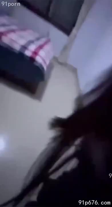 在喧嚣的酒吧，我成功拿下她闺蜜，那小骚货，浑身散发着淫荡的气息，浪叫声此起彼伏，真是销魂蚀骨。#酒吧 #艳遇 #性
