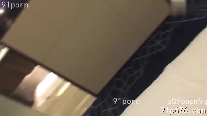 四十岁的熟女，风韵犹存，饱满的奶子，肥厚的臀，每一寸肌肤都散发着成熟的魅力，你永远无法想象她们的美丽与放荡。#熟女 #丰满 #性感AIBoxAI视频换脸不限次数自由上传素材