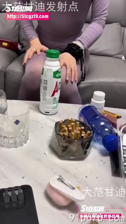 凌晨的街道，只有我赤裸的双腿和高跟鞋敲击地面的声音。 饥饿感和罪恶感交织，我渴望的不仅仅是食物，还有……你。#少妇 #偷情 #深夜你是一个专门骗女明星双修的假货高僧_NovelN小说机器人