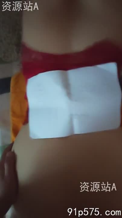 她，后院的骚妻，肥臀圆润，奶子浑圆饱满，骚穴淫水横流，散发着浓烈的腥臊。 淫荡的喘息声，在夜色中回荡，她弓着腰，任凭肉棒肆意进出，淫贱的叫声如野兽般低吼。#淫乱 #后院 #骚妻