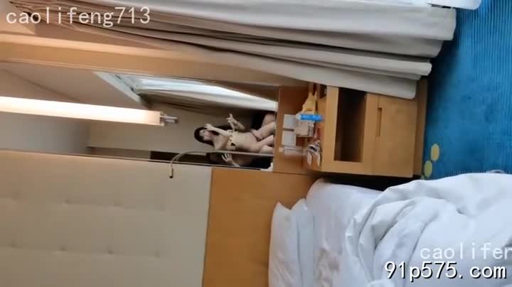 镜子里的我，丰腴的奶子在灯光下颤动，骚穴微微张开，湿润而淫荡。 肥臀紧绷，等待着你的侵入。喜欢这样操我吗，主人？ 我的身体，只为你而存在。#淫荡 #性感 #调教只想看口交颜射