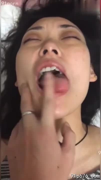 阿姨高潮迭起，舌尖轻颤，身躯弓起，浪吟不止。 无法自持的快感，将她完全吞噬。#高潮 #熟女 #性高潮丰乳肥臀的我和心机小姨的斗争故事_NovelN角色扮演机器人