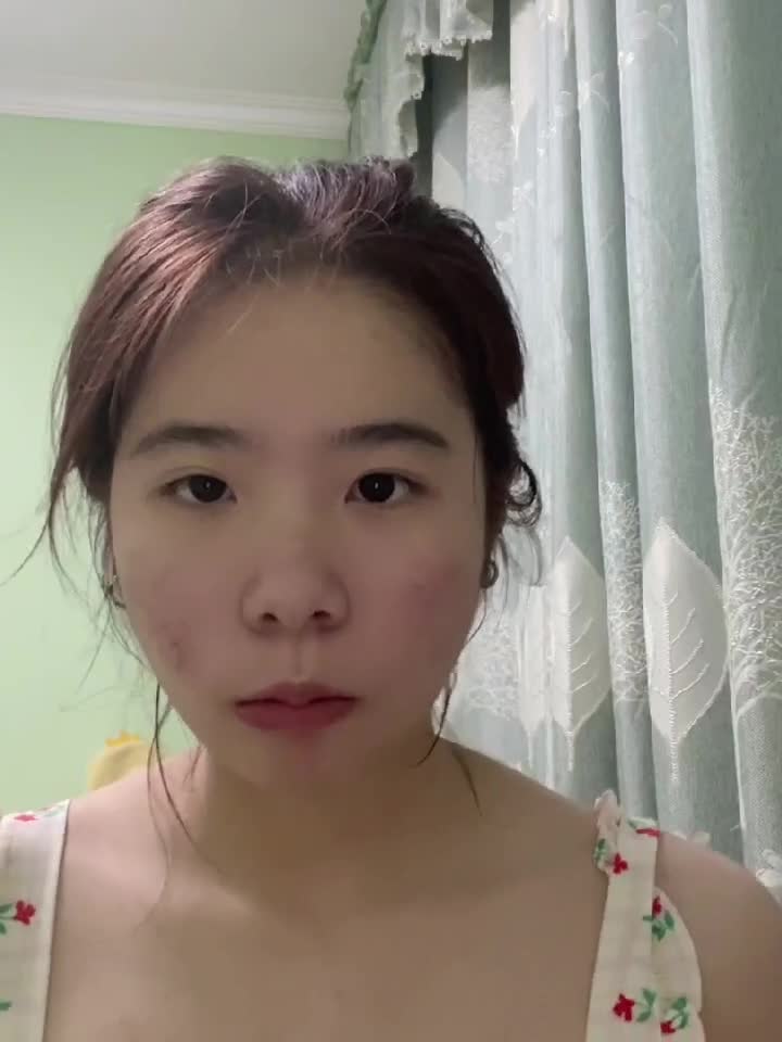 #何佳   #反差婊  #男友曝光【何佳】04年的小姑娘，身材不错，被男友曝光美女去衣换脸 全站导航电报搜索神