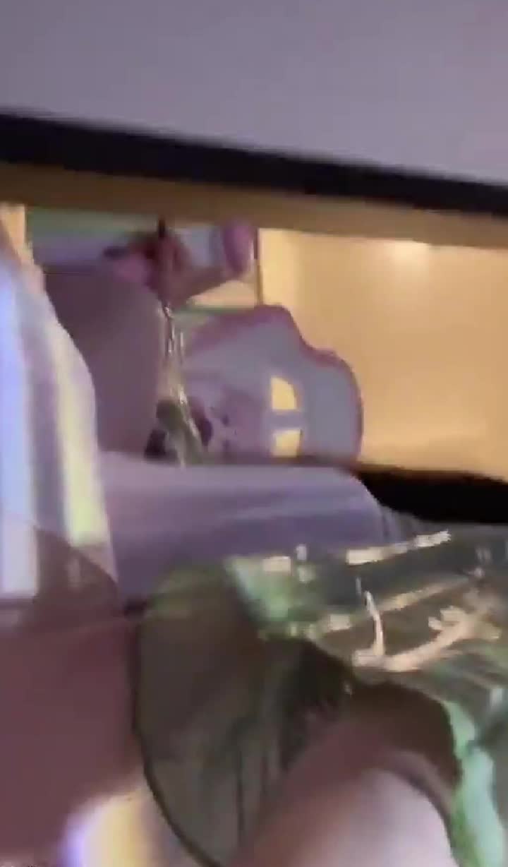 网红漏内热舞舔腿，模拟足交叫床，原抖音网红，以前在抖音跳舞都带个口罩，现在终于漏全脸了美女去衣换脸 全站导航电报搜索神器