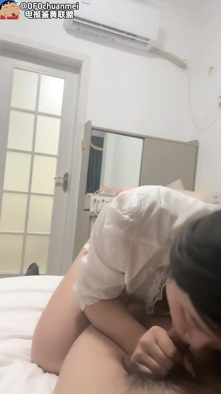 #迷奸 终于被灌醉了，19岁学生妹，被金主轮流插嫩穴，精彩刺激香艳佳作，绝对精品 频道 @simi2025