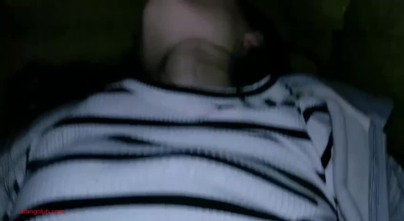 #迷奸 真实迷奸！清纯可爱的19岁嫩妹遭不良青年下药迷奸 尽情亵玩无套插入嫩穴还内射 频道 @simi2025