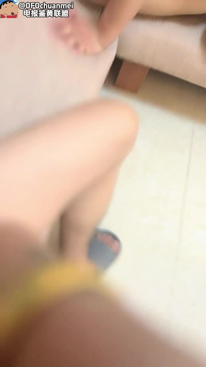 #迷奸 终于被灌醉了，19岁学生妹，被金主轮流插嫩穴，精彩刺激香艳佳作，绝对精品 频道 @simi2025