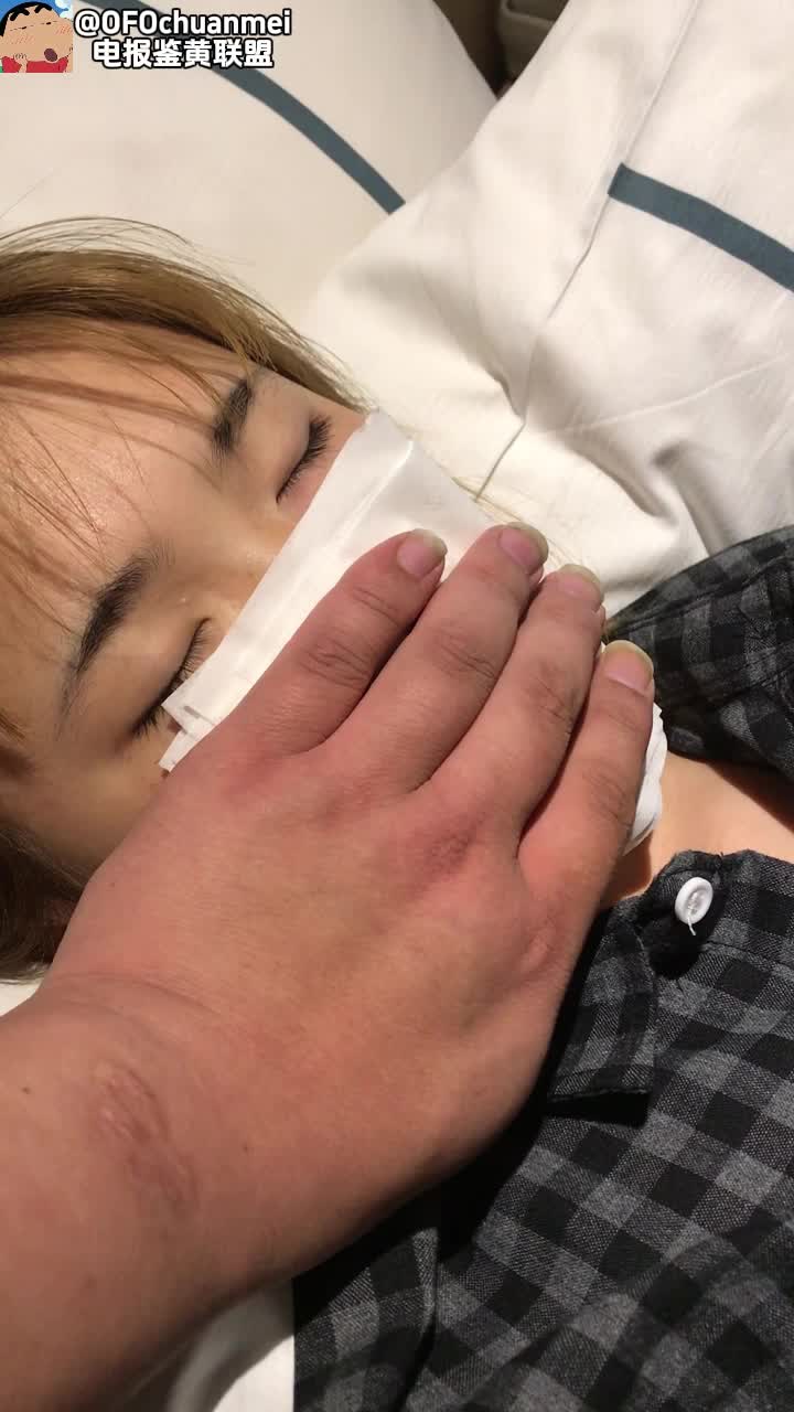 #迷奸 #巨乳 #嫩穴微胖小美人 被下药迷晕带到酒店各种玩弄，被用道具插逼，插出水再猛艹她 频道 @simi2025