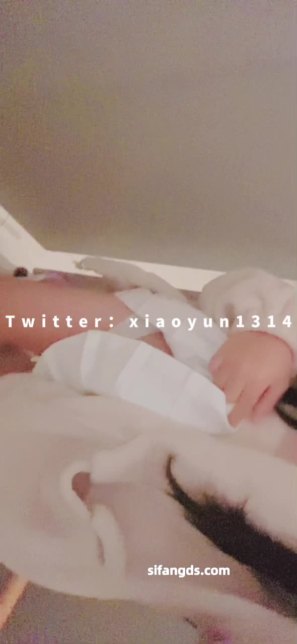 喜欢人前露出勾引陌生人，可盐可甜福利姬【小韵仙子】最新更新完整视图，绿男友公园公厕露出被发现