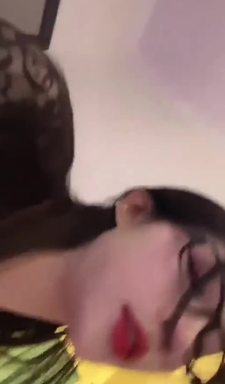 网红漏内热舞舔腿，模拟足交叫床，原抖音网红，以前在抖音跳舞都带个口罩，现在终于漏全脸了美女去衣换脸 全站导航电报搜索神器