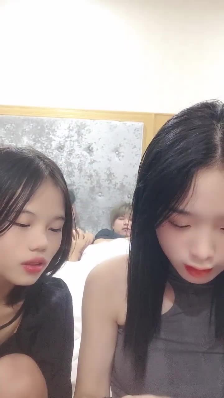 #18岁梦涵 #萝莉 #可爱 #群P #精选黄播
