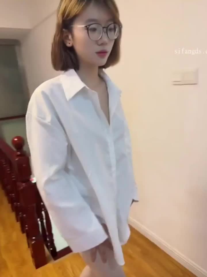 作者：蓝姐姐御姐福利 抖音网红芬姐丝袜熟女团队新发掘的少妇 骚穴自慰，黑丝眼镜反差婊 频道 @simi2025
