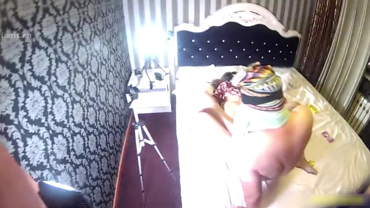 这个一定有人喜欢，三个男子暴力强奸一个小姐姐。期间用力甩耳光增加快感