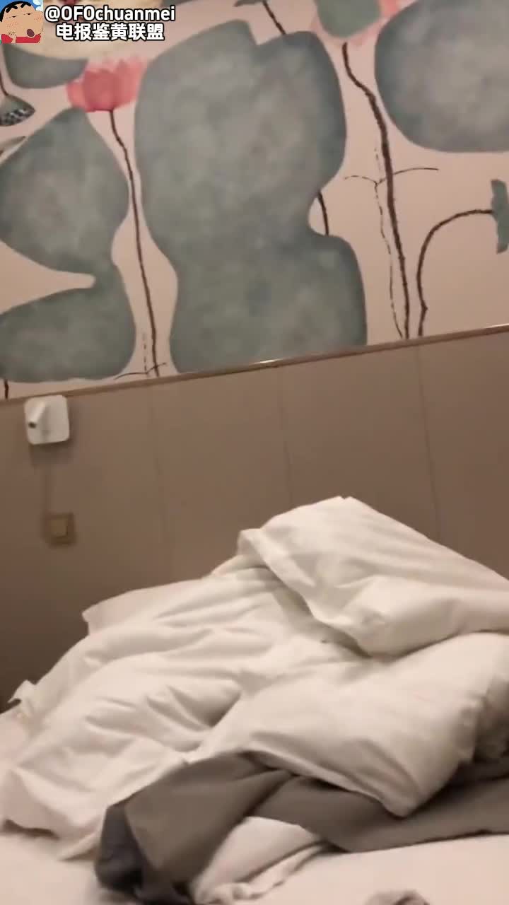 叫上朋友一起灌醉迷奸朋友的漂亮女友，#迷奸 #强奸