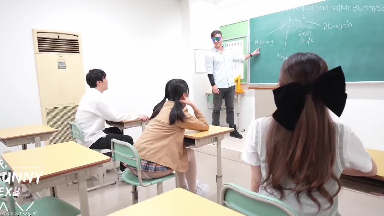 台妹 双飞 台湾清纯反差留学生 双飞姐妹花 猛男教室爆操双飞水手裙萝莉学生妹