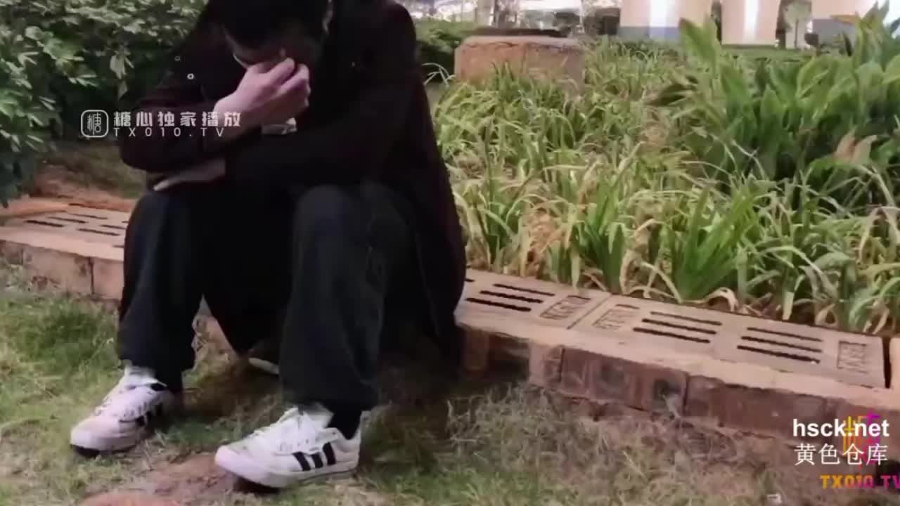 醉汉大叔被学生捡尸