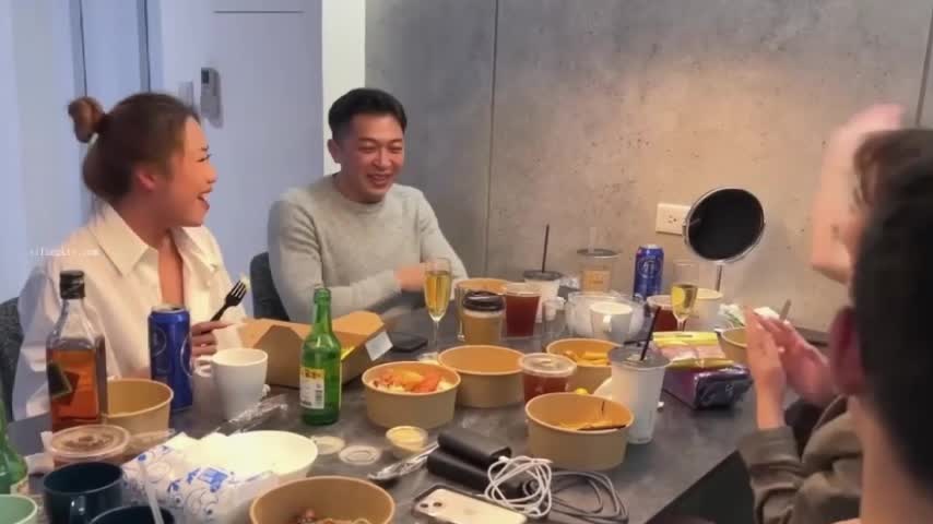 公司聚会后的淫乱计划 场面有点壮观 换妻大乱战