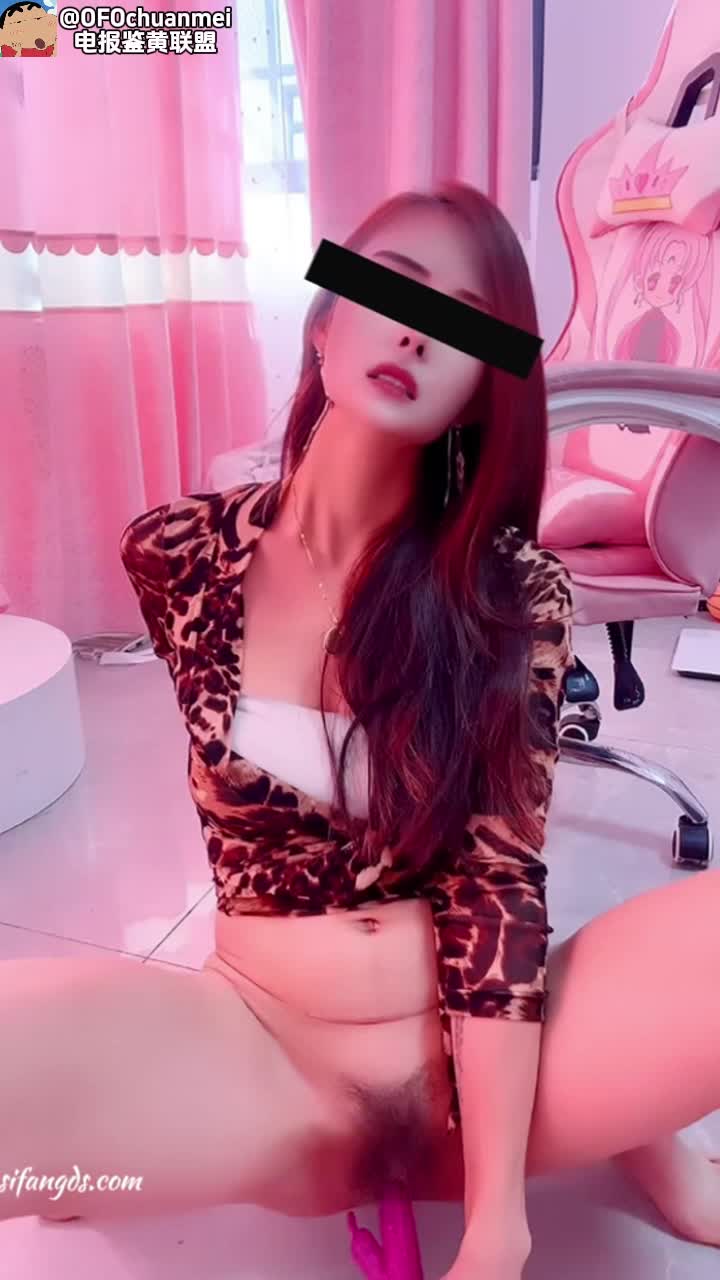桃宝 #直播 #露出奇葩夸张造型，蕾丝网袜连体衣透视，制服丝袜超短裙，抖奶抖臀骚舞