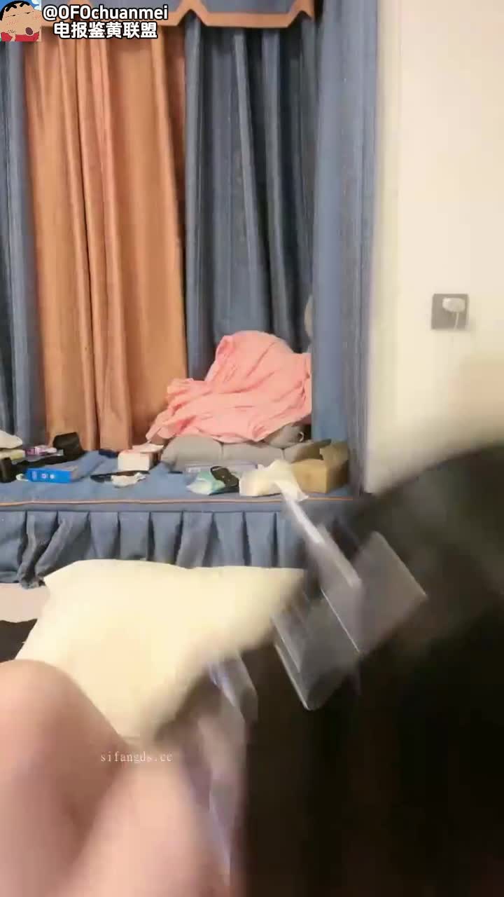 作者：小蝴蝶会飞 直播自慰 校花女神主播 直播 身材高挑白丝美腿黑森林 南方湖南某院校校花级别直播 秀身材 看来裸体直播很受打赏！25岁是枚小骚女 纹身不少，聊骚浮语 拿着粉色透明自慰棒棒插穴！