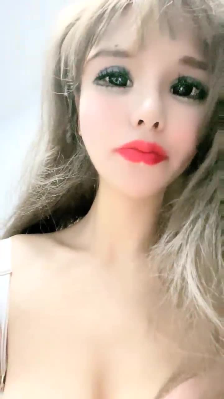 #泡芙奶糖 #反差 #烟熏妆 #自慰