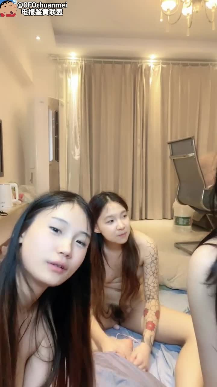 #4p #骚逼 #淫乱 口交  追求刺激的闺蜜情侣酒店交换伴侣，品尝不同味道的骚鸡巴，
