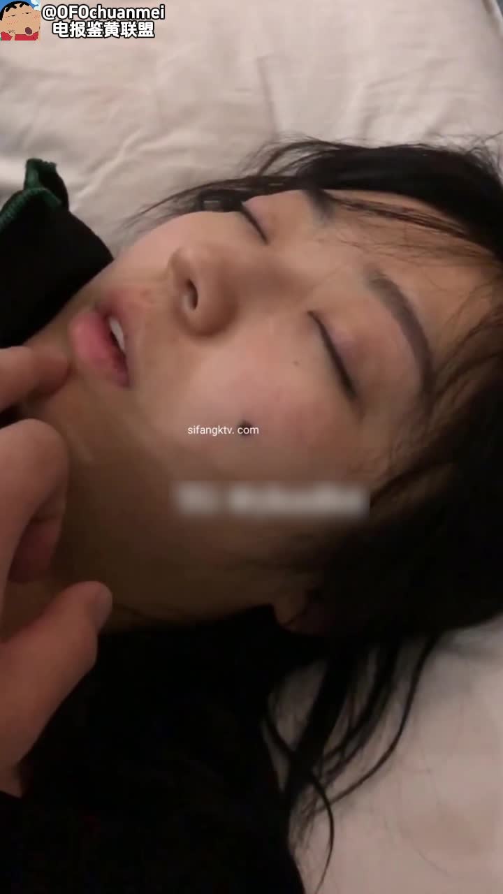 #强奸 #迷奸系列最新泄密流出99年清纯小护士梁*月遭男友下药迷玩社S曝光 无意识玩弄胴体扣逼翻白眼后庭扩张