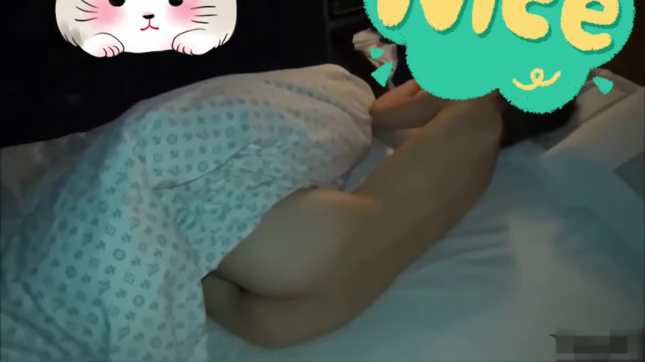 趁同学聚会灌醉大学时期的女神迷奸她 确实真美