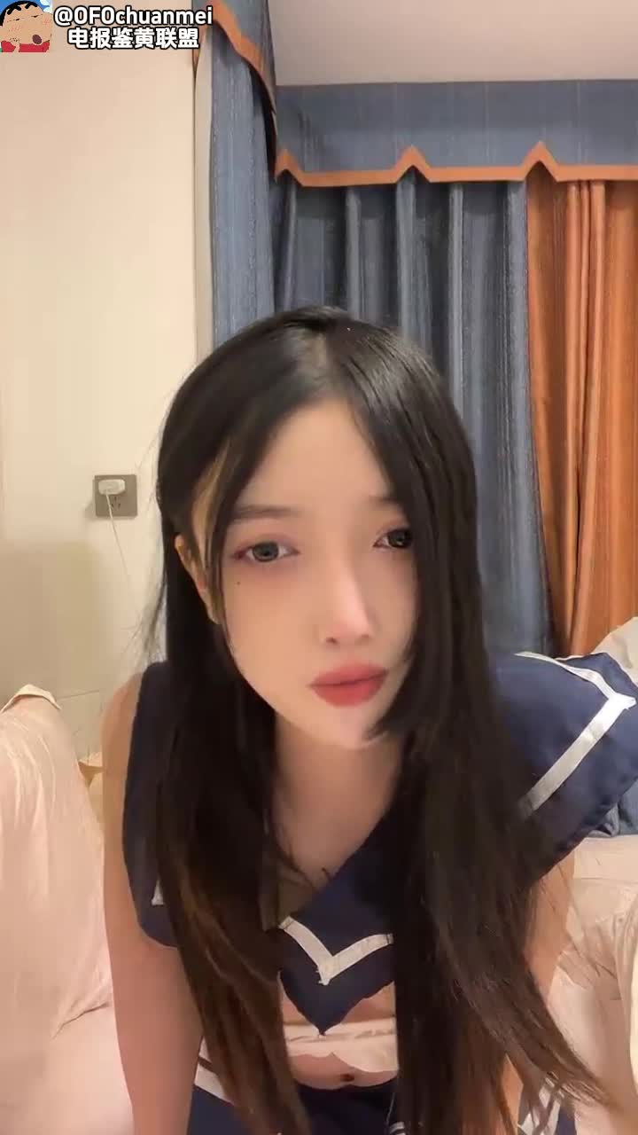 作者：小蝴蝶会飞 直播自慰 校花女神主播 直播 身材高挑白丝美腿黑森林 南方湖南某院校校花级别直播 秀身材 看来裸体直播很受打赏！25岁是枚小骚女 纹身不少，聊骚浮语 拿着粉色透明自慰棒棒插穴！