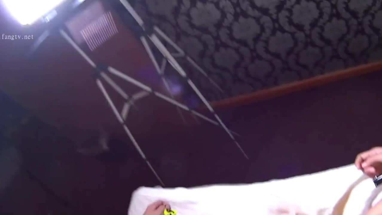 这个一定有人喜欢，三个男子暴力强奸一个小姐姐。期间用力甩耳光增加快感