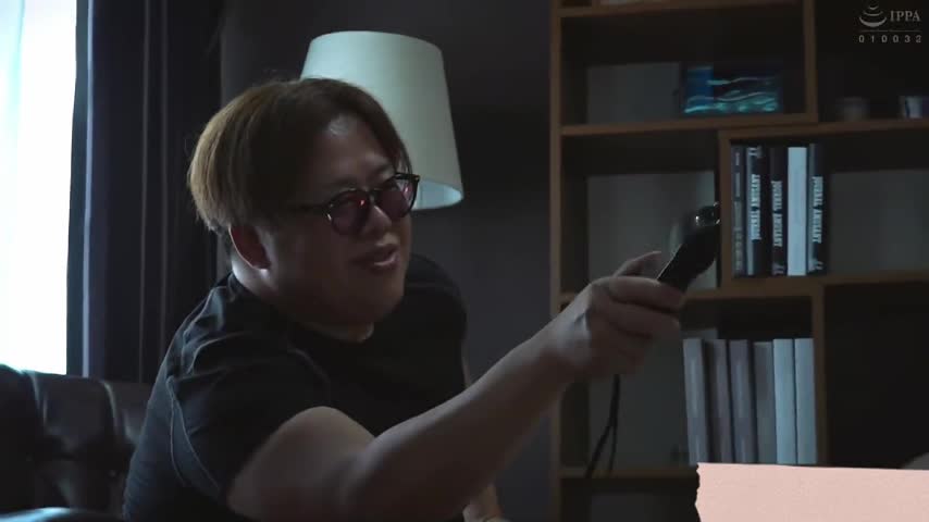 #迷奸 #强奸小姐姐在路上被电晕绑架后遭多人轮操