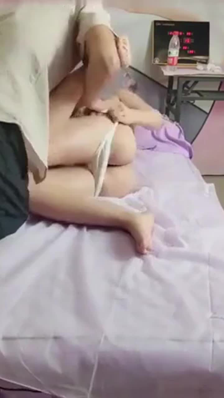 #强奸 强上 #人妻小少妇给老公打带你花时被精虫上脑的技师强上