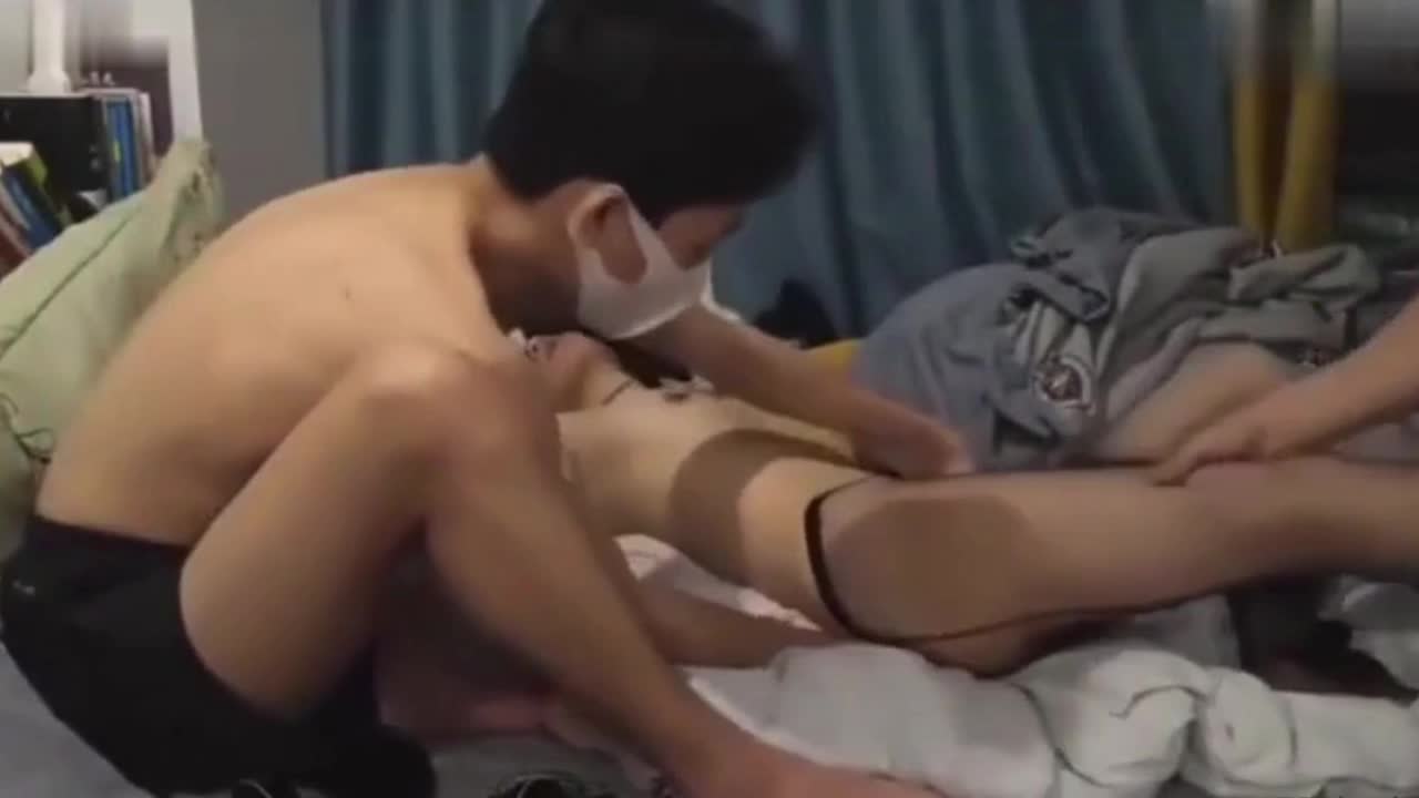 #群P 淫乱禽兽渣男，欠钱后满足债主癖好MJ女友3P