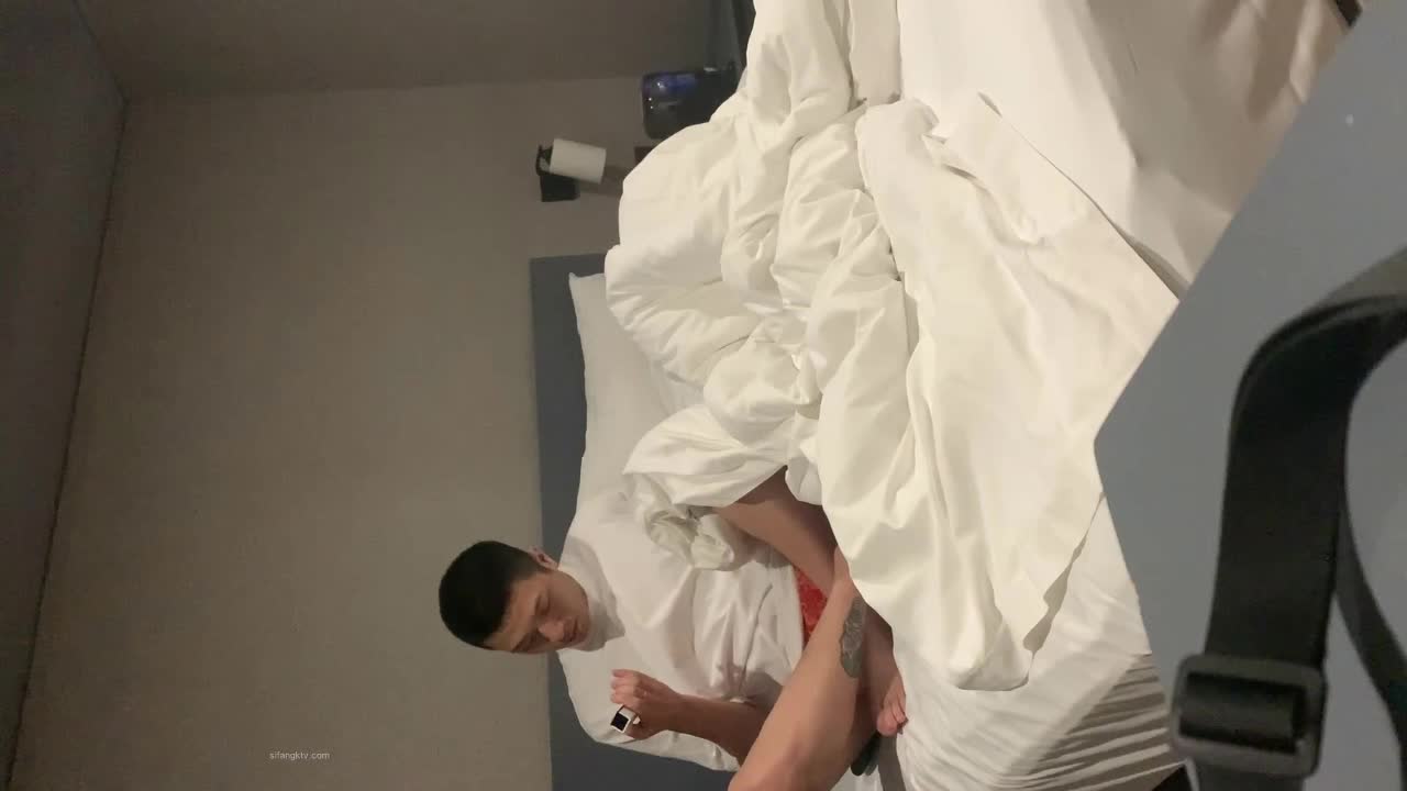 迷奸 #少女小哥请容院老板娘吃宵夜 灌醉后扶回酒店开房迷玩操穴