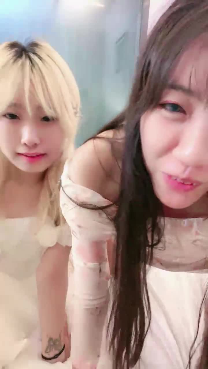 极品金发美少女，姐妹花4P激情名场面，一起埋头吃屌，骑乘位爆草骚逼，后入猛干，姐姐舒服了很满足#反差 #母狗 #少女 #国产