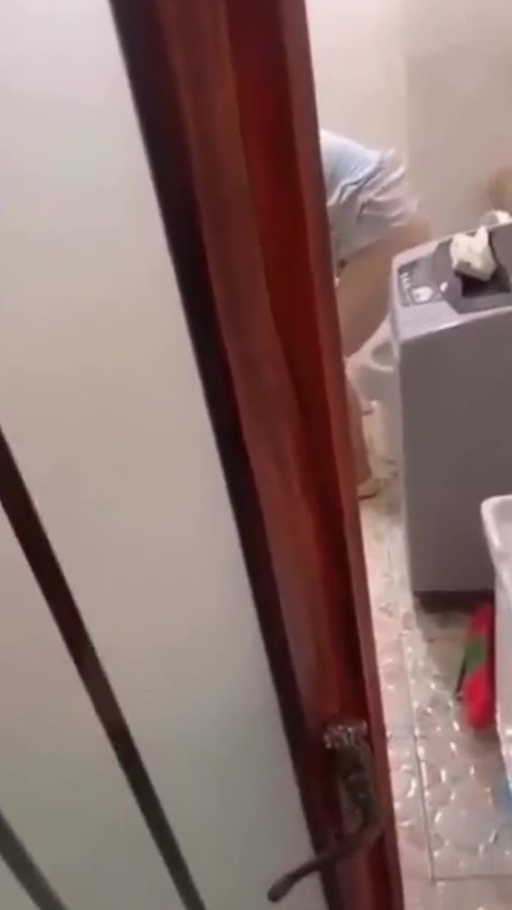 灌醉迷玩美女邻居 身材肉体就是撩人，让人性奋忍不住想操她