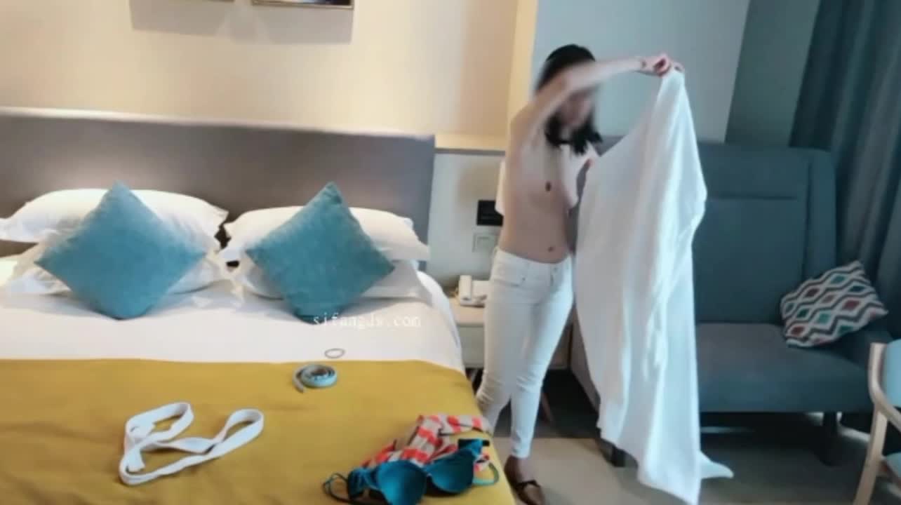 绿帽淫妻 邀请7位壮汉单男 第一次7p淫乱群交淫乱现场，彻底操服淫妻