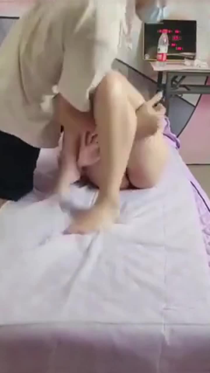 #强奸 强上 #人妻小少妇给老公打带你花时被精虫上脑的技师强上