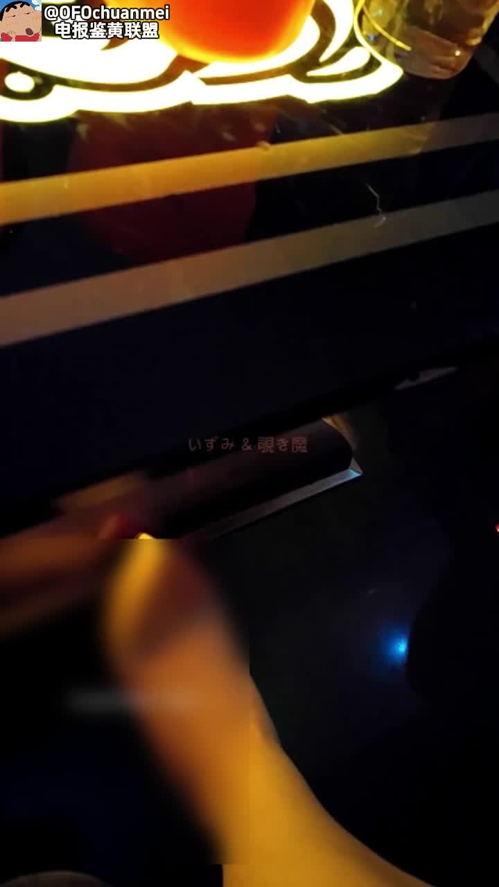 【新年巨献】4-女神级性感美女陪闺蜜KTV见网友喝多上厕所时2男想在厕所操她,没得手后把她带到酒店2人轮流干!