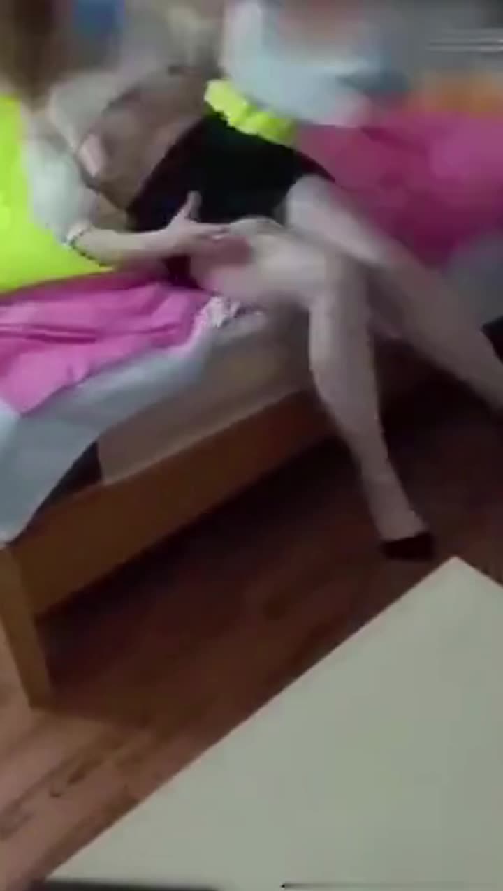 #强上 忽悠表姐来家里玩，和号兄弟两个人强操我的好表姐