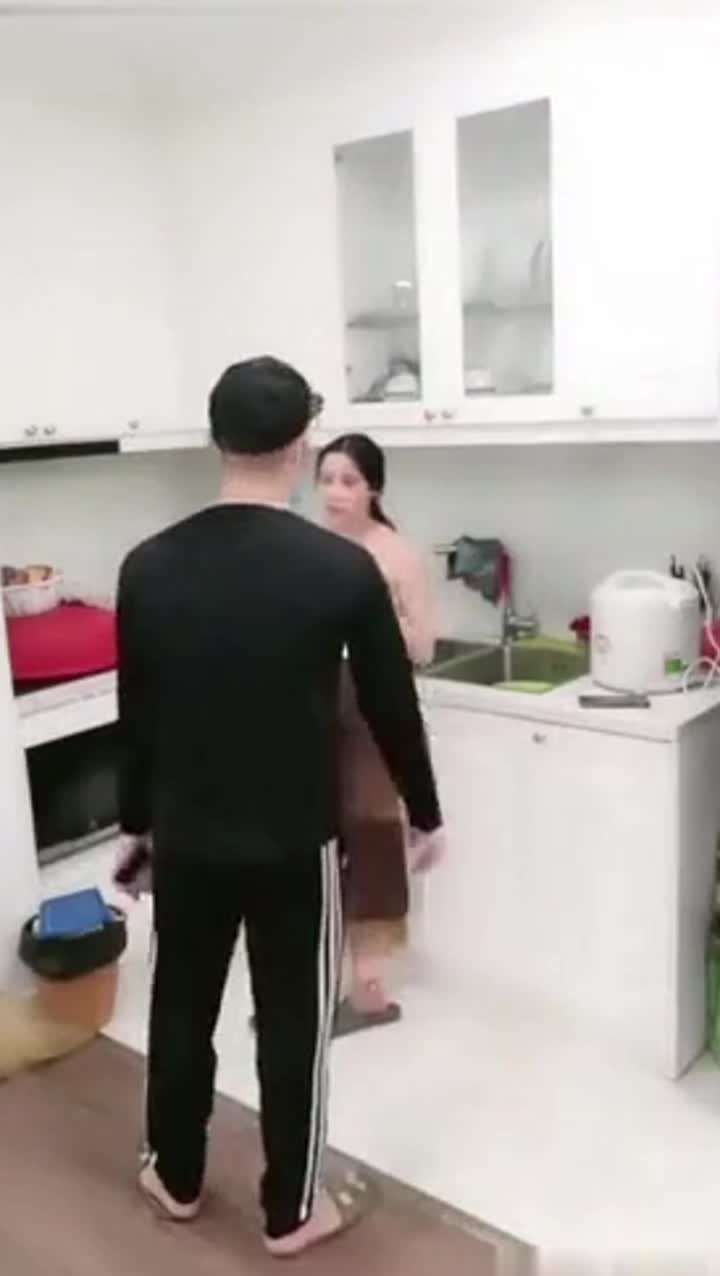 真实乱伦小姨子，老婆不在家强暴她妹妹