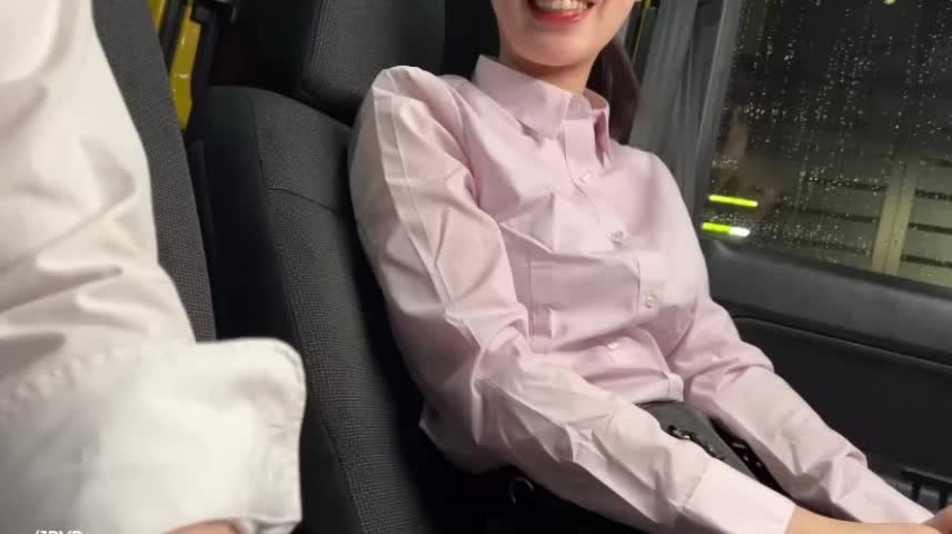 美女同事身穿ol制服肉丝袜 刚入职就遇到了一位容貌帅气 性格温柔的前辈