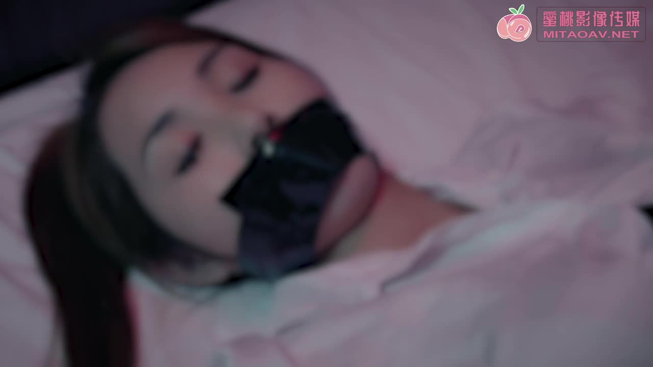 #强奸 #捆绑 #调教尾随刚下班的清纯OL小秘书绑架轮奸