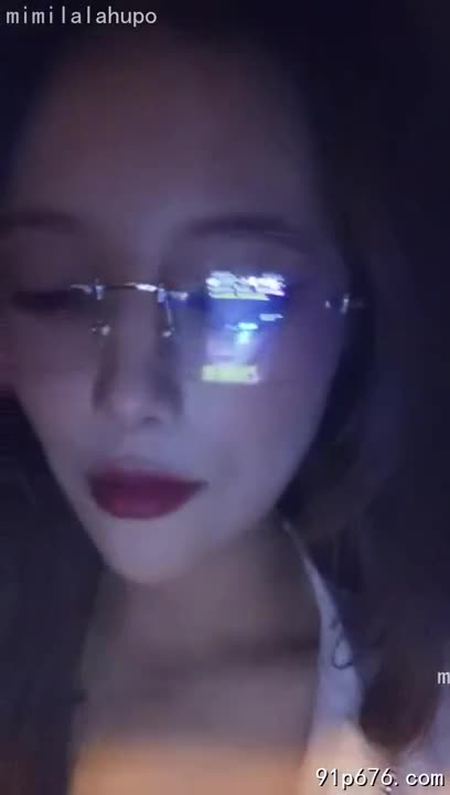丝袜下，大腿紧致光滑，我故意磨蹭着他的座椅。低语：“师傅，今晚…要不要一起？” 眼神挑逗，吐气如兰。#少妇 #丝袜 #车震「仙侠同人」药屋少女的呢喃的女主猫猫_AI聊天剧情机器人小红书大胸美女集锦-大雷